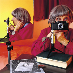 Ilse Bing - Ritratto con Leica (di Abe Frajndlich, 1986)