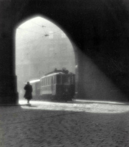 Josef Sudek - Morning Trolley (Praga, 1924)