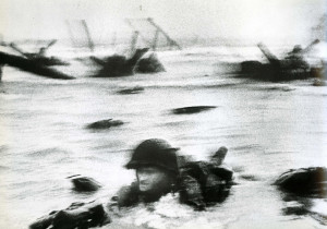 Robert Capa - Sbarco in Normandia, Omaha Beach (D-Day, 6 giugno 1944)