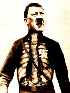 John Heartfield - Adolf il superuomo ingoia oro e vomita sciocchezze (1932)